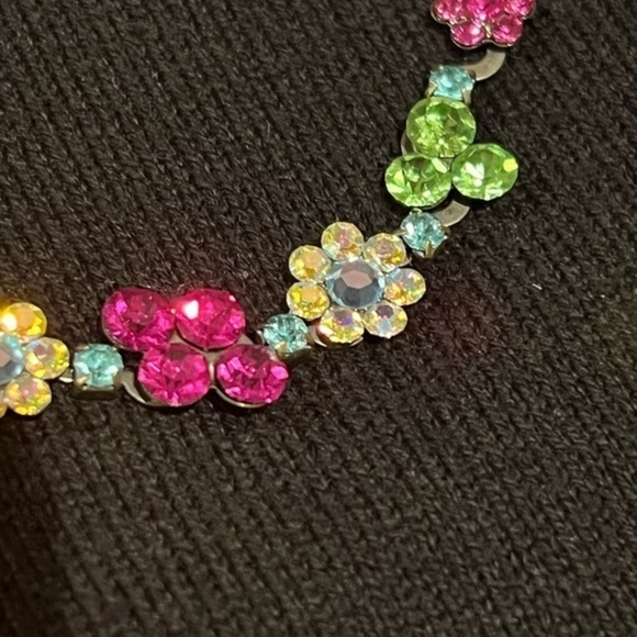 BRILLIANT Crystal Flower Necklace - Picture 4 of 6